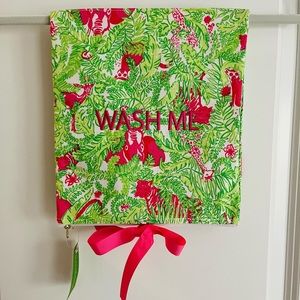 Lilly Pulitzer wash and wear bag in Backyard Safari print